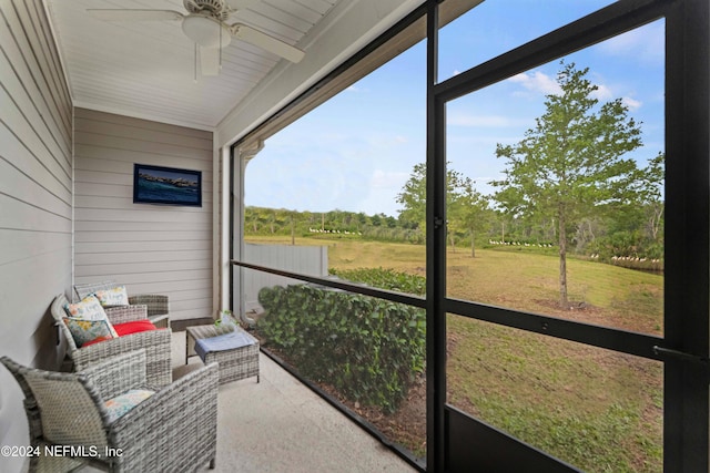 sunroom featuring ceiling fan