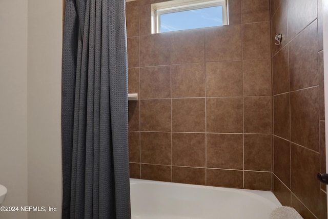 bathroom featuring shower / bath combo