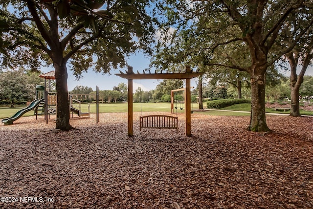 5275 Bentpine Cove Rd, Jacksonville, FL 32224 - surrounding community with a yard