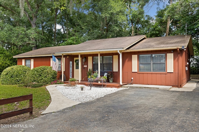 ranch-style home with covered porch