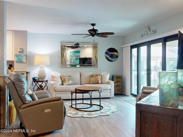 living room with light wood-type flooring and ceiling fan