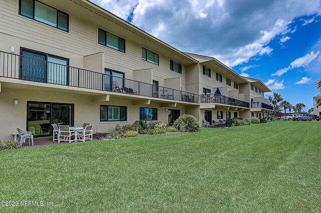 8550 A1A Unit 12122, Saint Augustine, FL 32080 - back of property with a patio area and a lawn