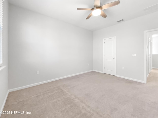 unfurnished room with light carpet and ceiling fan