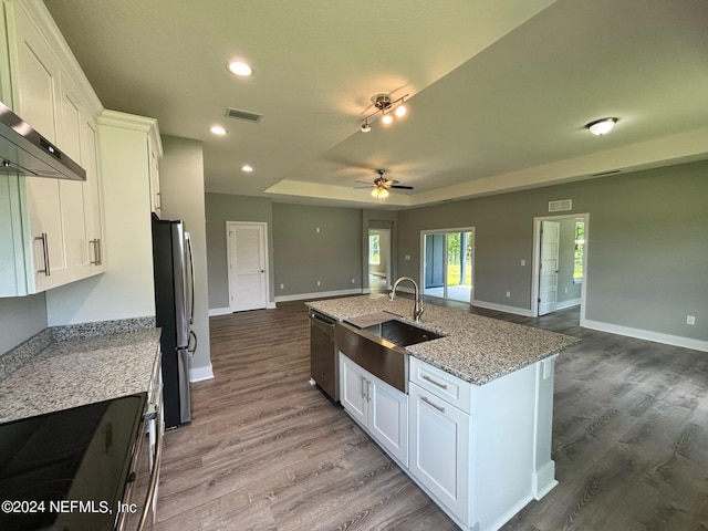 kitchen featuring ceiling fan, sink, white cabinetry, a kitchen island with sink, and stainless steel appliances