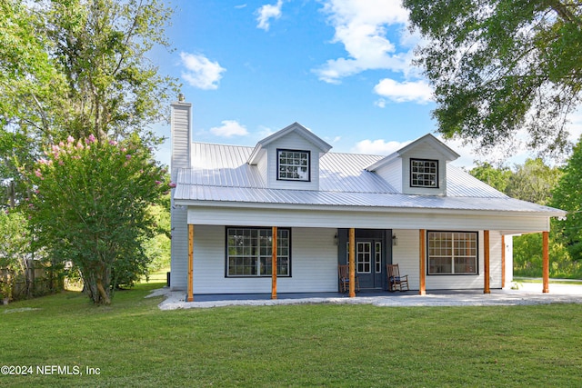 view of front of home featuring a front lawn and covered porch