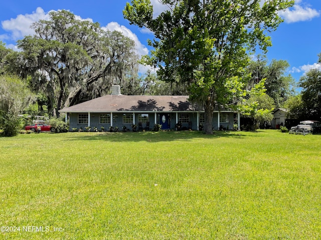 view of front of house with a front lawn