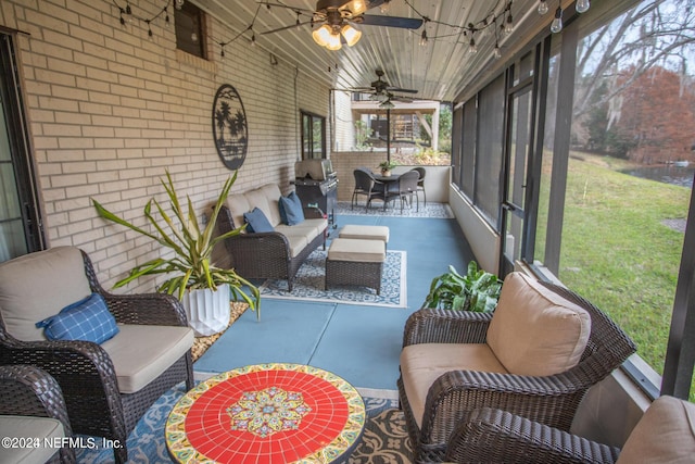 sunroom featuring ceiling fan