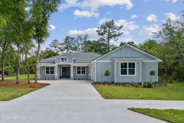 ranch-style house with a front yard