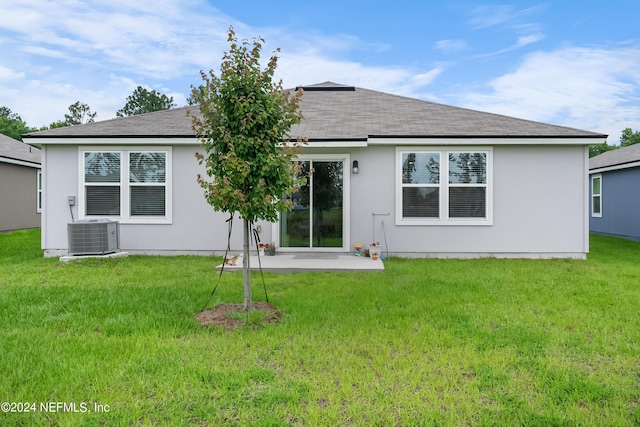 2035 Garrison Way, Green Cove Springs, FL 32043 - rear view of house featuring a yard, central AC unit, and a patio area