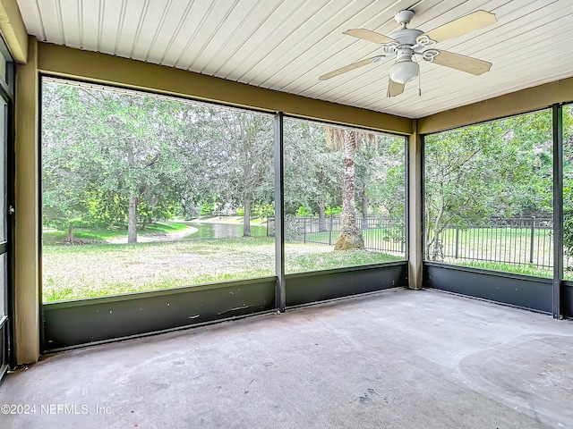 unfurnished sunroom with plenty of natural light and ceiling fan