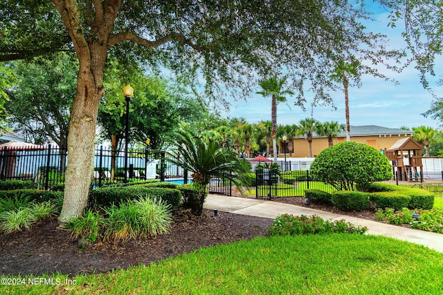 view of property's community featuring a fenced front yard