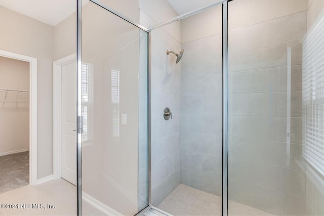 bathroom featuring tiled shower