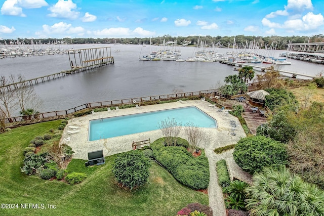 view of pool featuring a water view