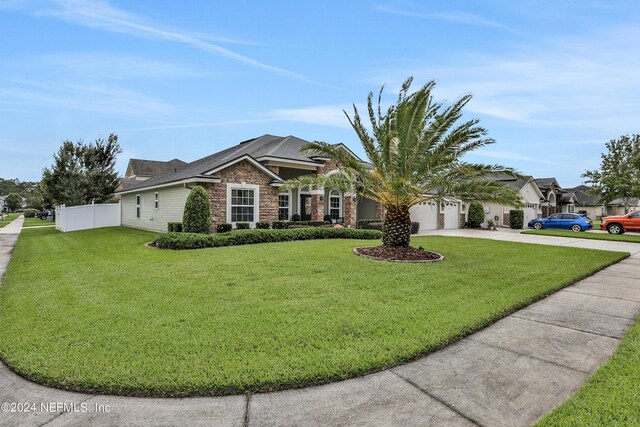 view of front of house featuring a front lawn and a garage