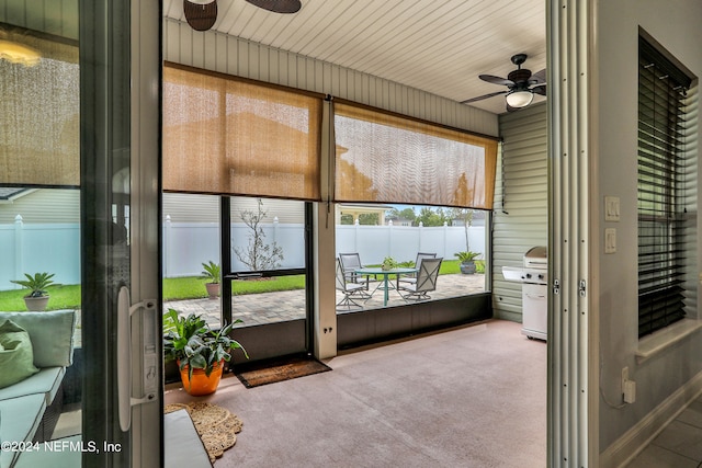 sunroom / solarium with ceiling fan