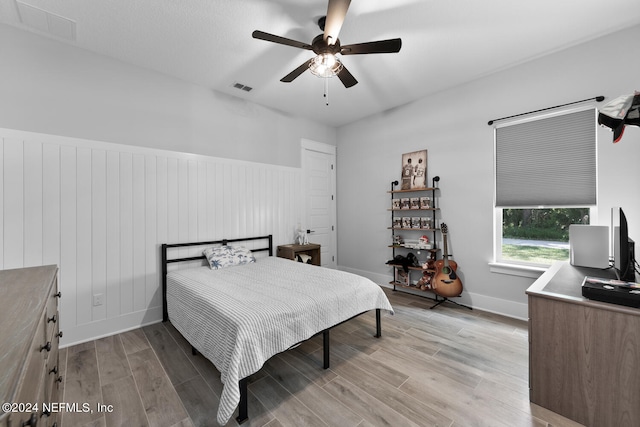 bedroom featuring ceiling fan