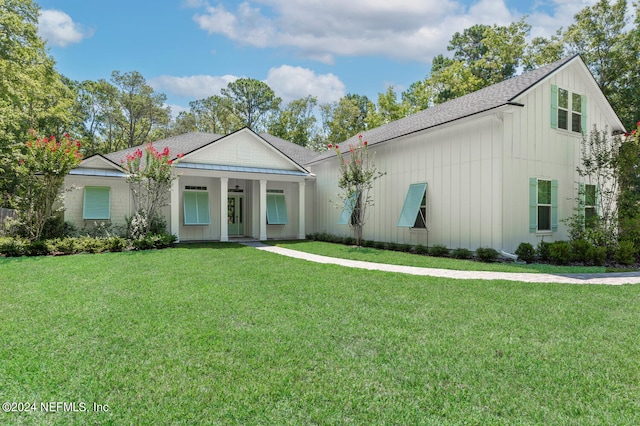 view of front of house with a front yard