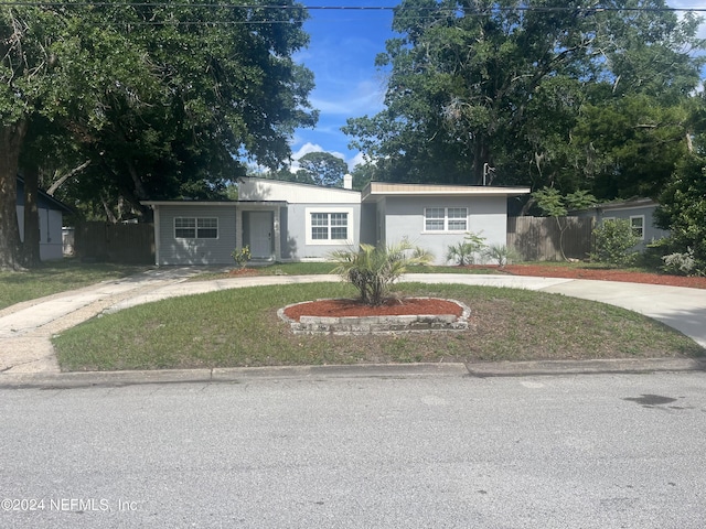 ranch-style house with a front lawn