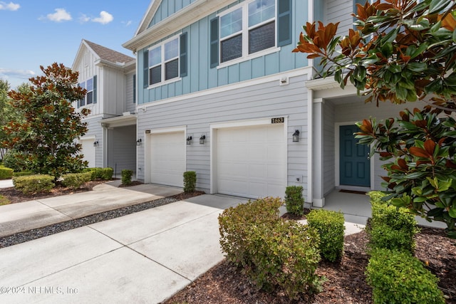 view of front of home featuring a garage