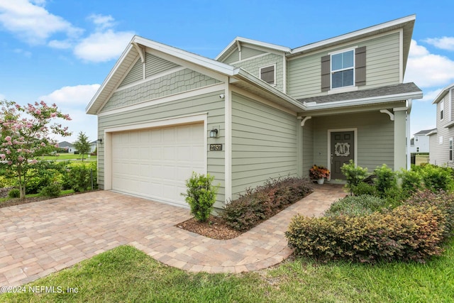 view of front facade featuring a garage