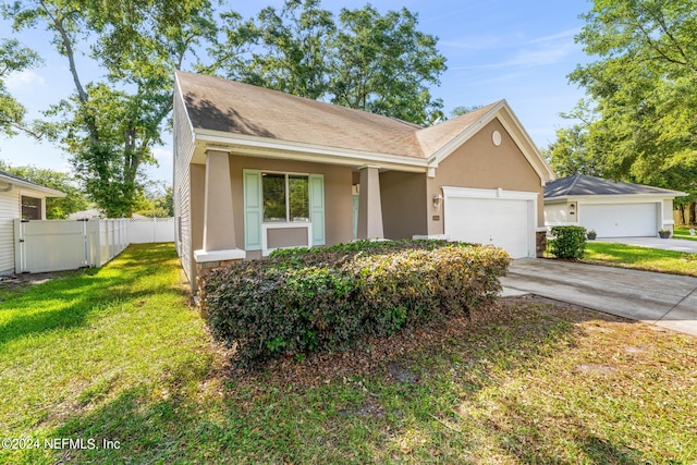 ranch-style house featuring a front lawn