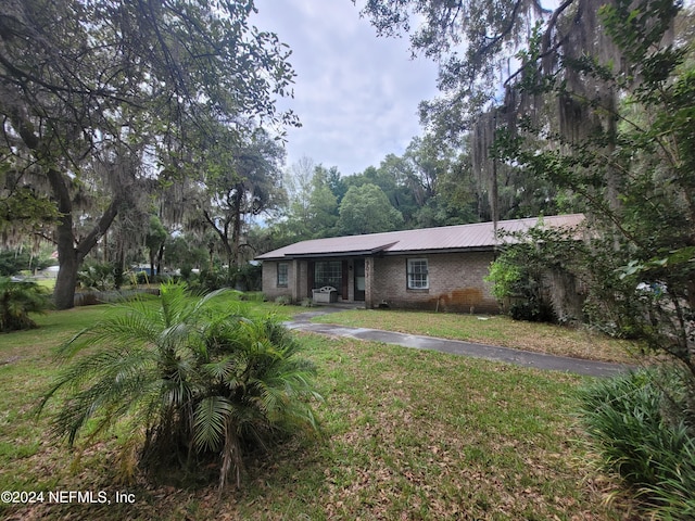 view of front of house with a front yard