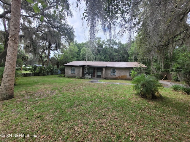 view of front of property with a front yard