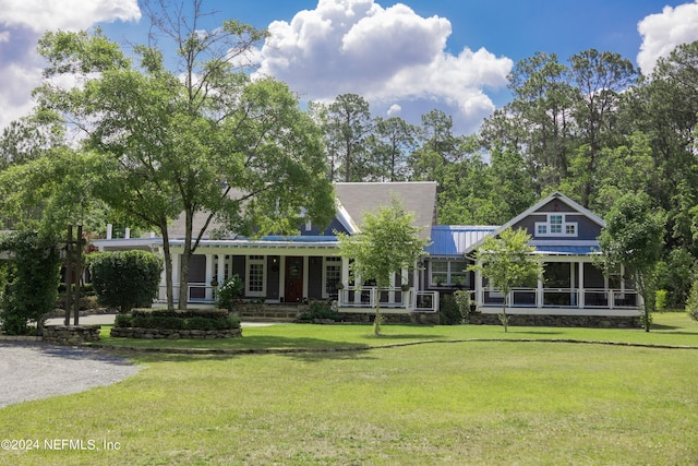 view of front facade with a front lawn