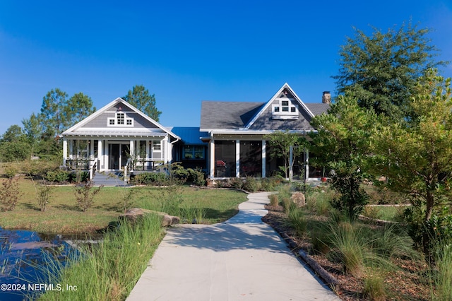 view of front of home featuring a front lawn