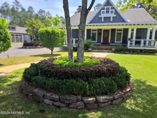 view of front of house featuring a porch and a front yard