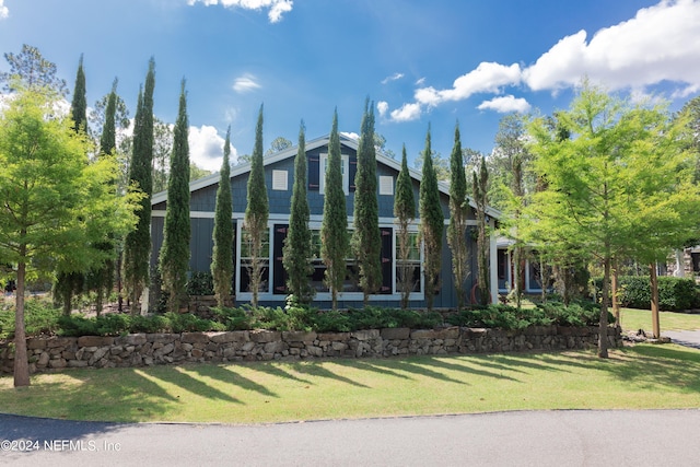 view of front of house with a front yard