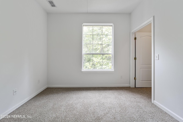 unfurnished room featuring carpet