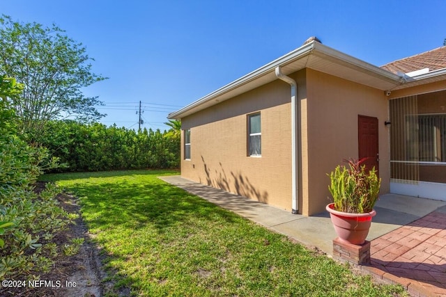 view of side of property featuring a yard