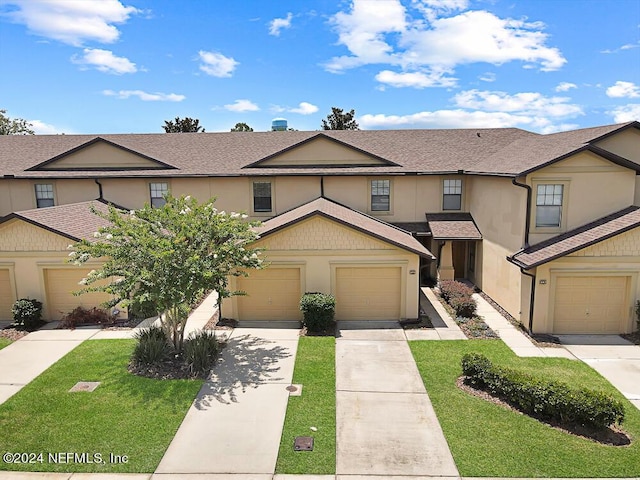 view of front of property featuring a front yard