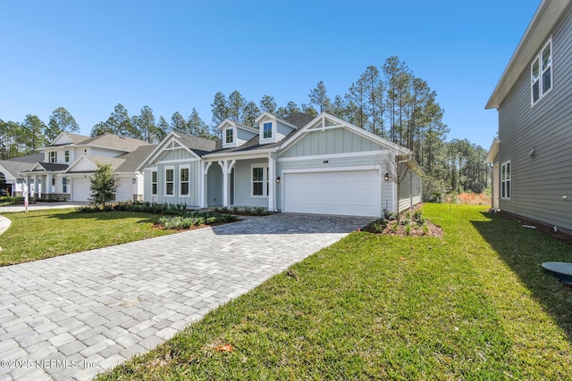 view of front of home featuring a garage and a front lawn