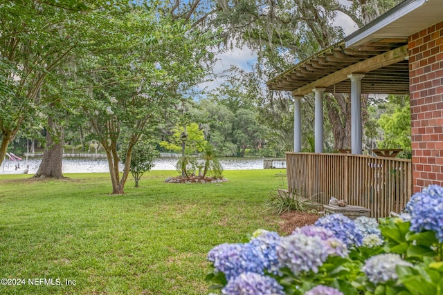 view of yard featuring a water view