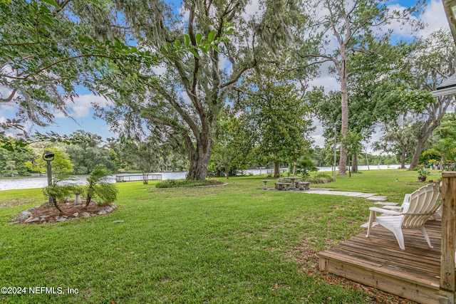 view of yard featuring a water view