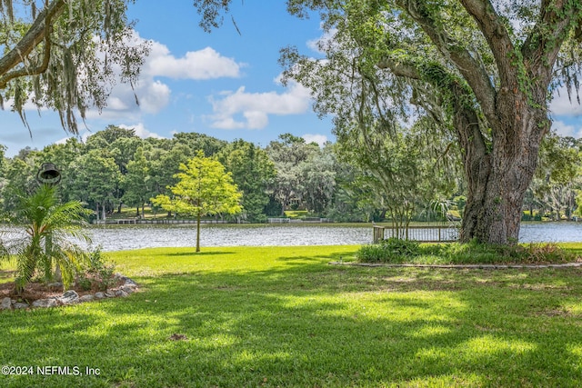 view of yard featuring a water view