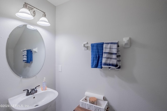 bathroom featuring sink