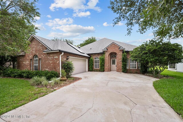 view of front of property featuring a garage and a front yard