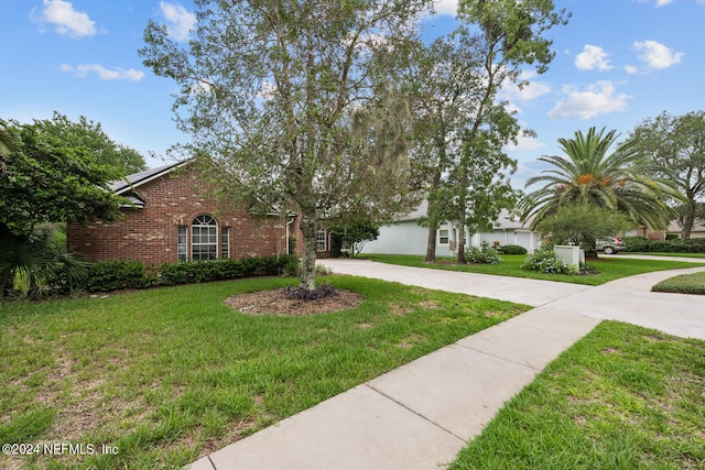 view of front facade featuring a front yard