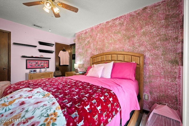 bedroom featuring a textured ceiling and ceiling fan