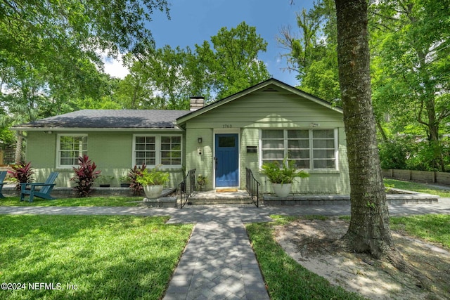 view of front of property with a front lawn