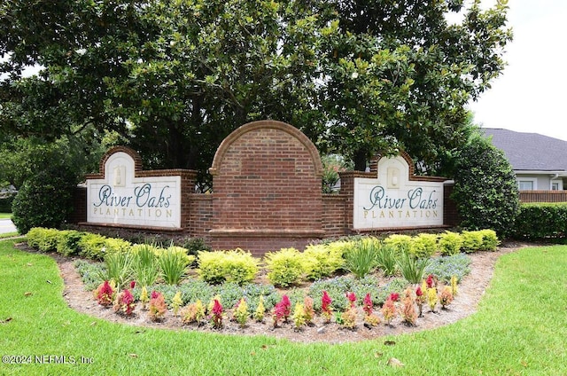 community sign featuring a lawn