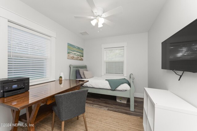 bedroom featuring light hardwood / wood-style floors and ceiling fan