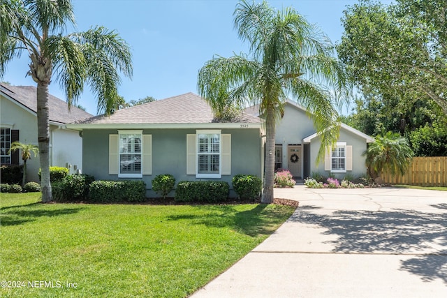 ranch-style house featuring a front lawn