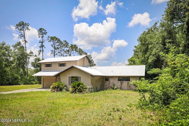 exterior space featuring a front yard