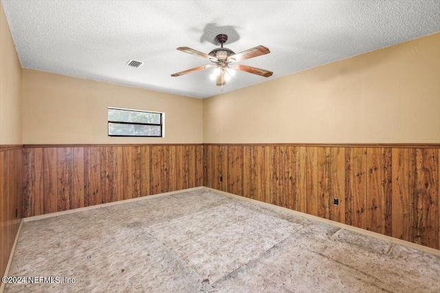 spare room featuring ceiling fan and a textured ceiling