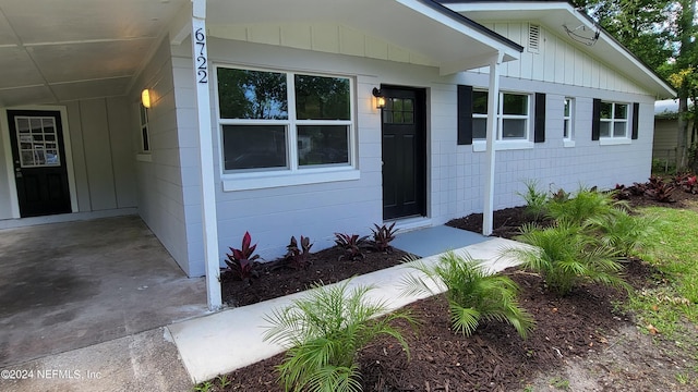 view of property entrance