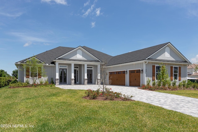 view of front of property featuring a front yard and a garage